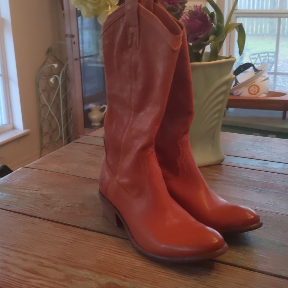 Frye Women Heeled Boot Rusty color, 8M